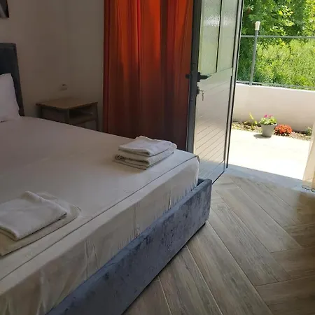 Bunec Seascape Hotel Piqeras