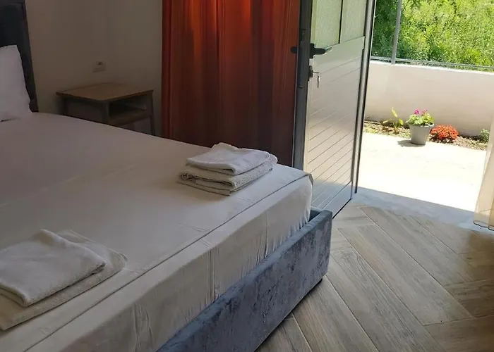 Bunec Seascape Hotel Piqeras